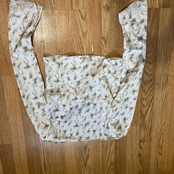 House of CB CLARISSA Top in Garden Print Size Small - Picture 8 of 10